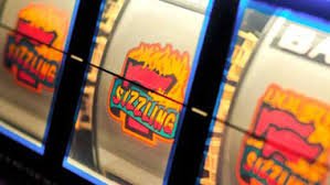 Antarmuka permainan live casino Allbet di platform taipanqq dengan dealer profesional
